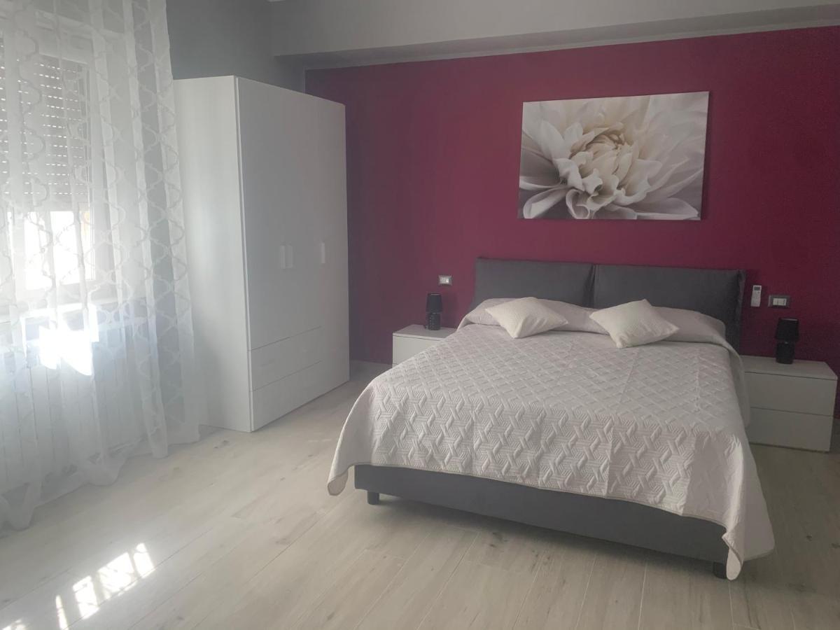 Le Stanze Di Dalia Crotone Exterior foto