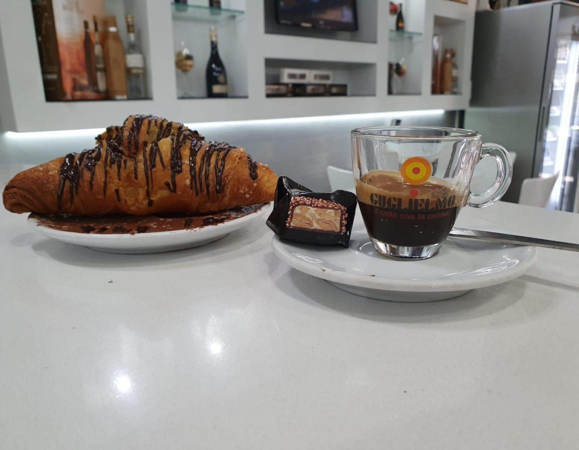 Le Stanze Di Dalia Crotone Exterior foto